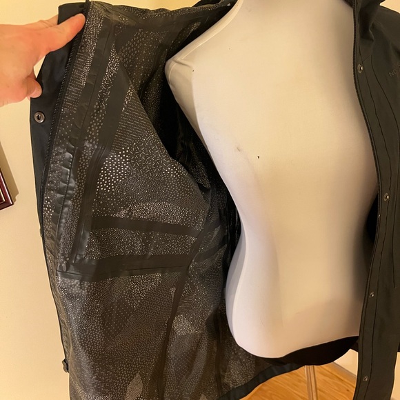 Women’s Lightweight North Face Rain Coat - Size M - Picture 5 of 9